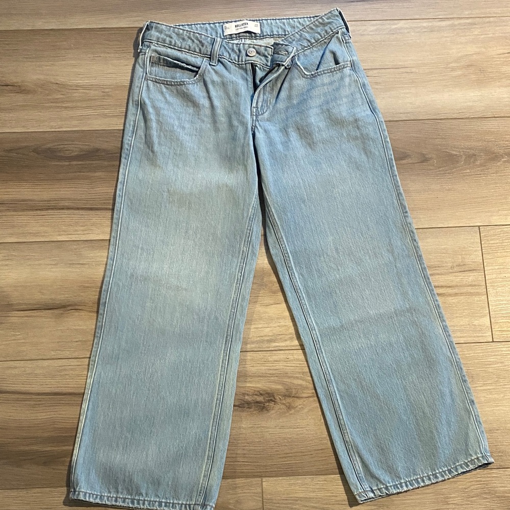 Hollister Light Wash Straight-Leg Jeans